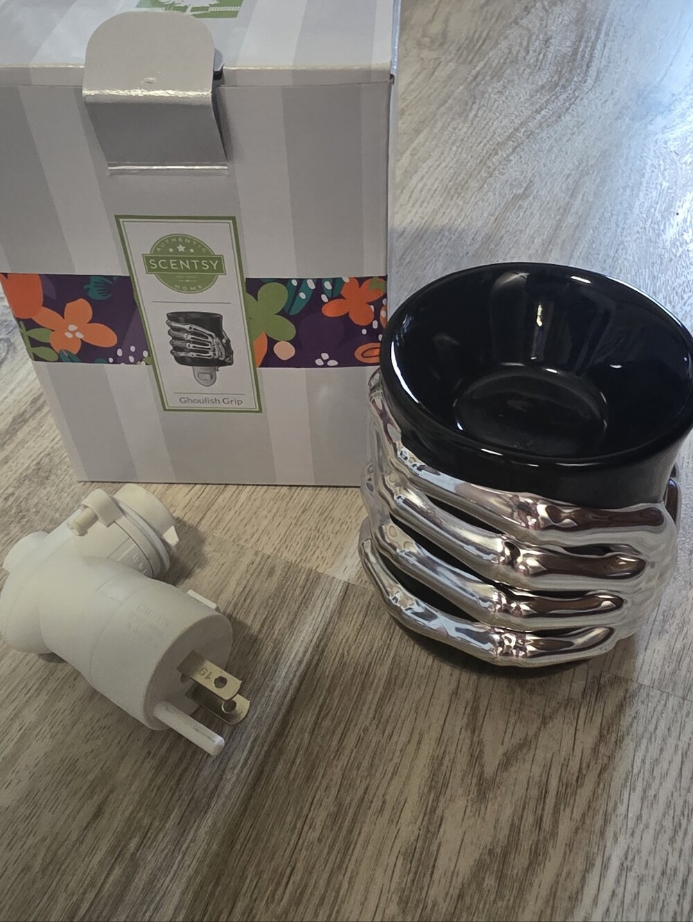Scentsy Ghoulish Grip Wax Melts Plug In Skeleton Holloween